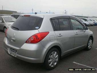 2005 Nissan Tiida Photos