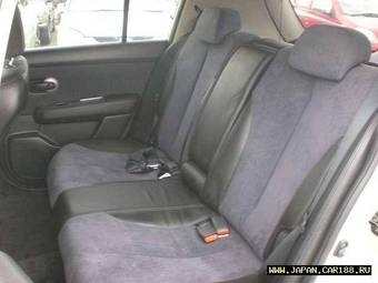 2005 Nissan Tiida Pictures