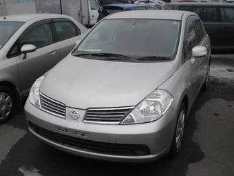 2005 Nissan Tiida Photos