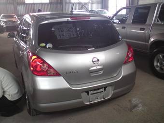 2005 Nissan Tiida Images