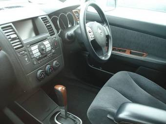 2005 Nissan Tiida Pictures