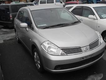 2005 Nissan Tiida Pics