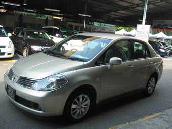 2005 Nissan Tiida Pictures