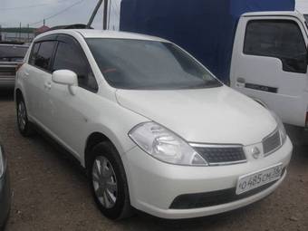 2005 Nissan Tiida Photos