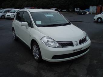 2005 Nissan Tiida Pictures