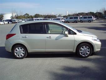 2005 Nissan Tiida Pictures