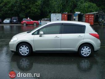 2005 Nissan Tiida Photos