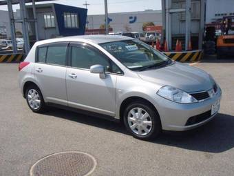 2005 Nissan Tiida Photos