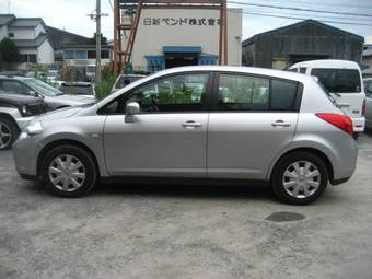 2005 Nissan Tiida Images