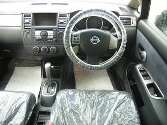 2006 Nissan Tiida Pictures