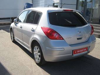 2010 Nissan Tiida Pics