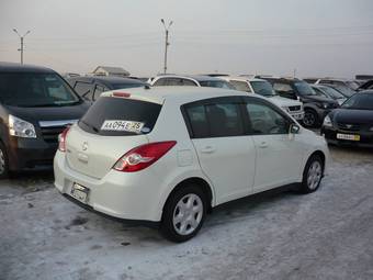 2010 Nissan Tiida Pictures