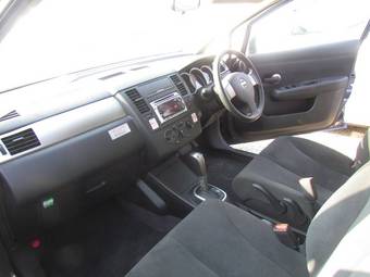 2010 Nissan Tiida Pics