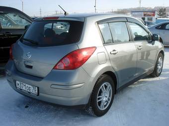 2010 Nissan Tiida Pictures