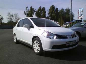 2004 Nissan Tiida Latio Images