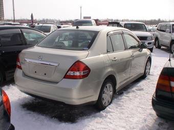 2004 Nissan Tiida Latio Photos