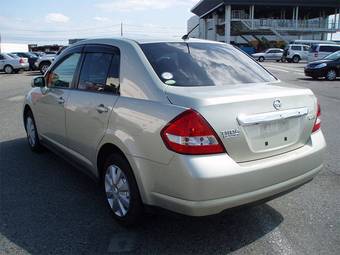 2004 Nissan Tiida Latio Photos