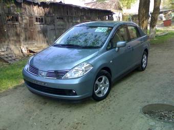 2004 Nissan Tiida Latio Pics