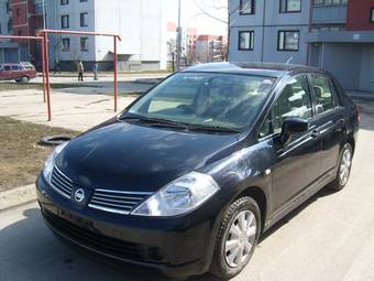 2004 Nissan Tiida Latio Photos