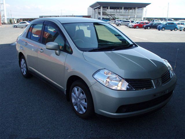 Nissan tiida latio 2005