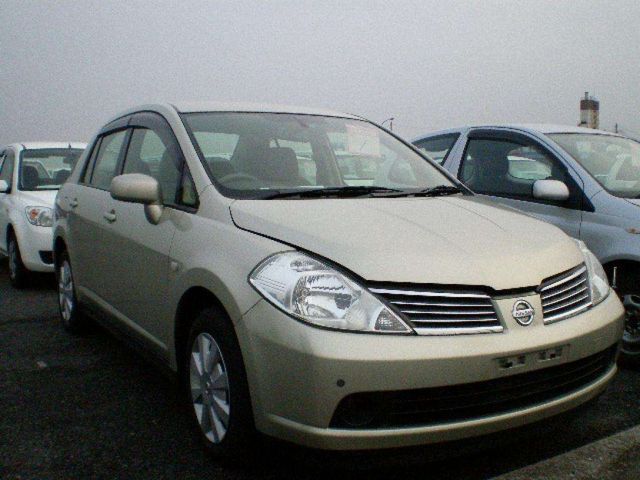 Ветровики nissan tiida latio