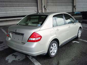 2005 Nissan Tiida Latio Images