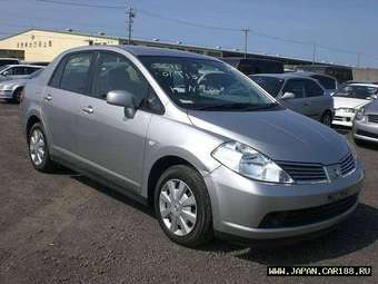 2005 Nissan Tiida Latio Pictures