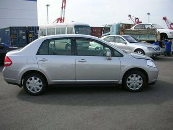 2005 Nissan Tiida Latio Photos