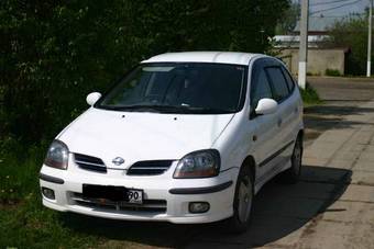 Nissan Tino