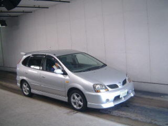 1999 Nissan Tino