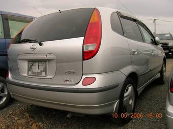 1999 Nissan Tino Pictures