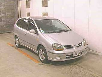 1999 Nissan Tino Photos