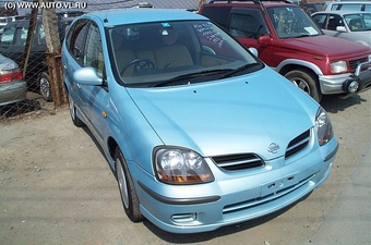 2001 Nissan Tino