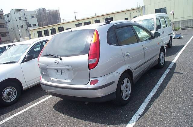2002 Nissan Tino