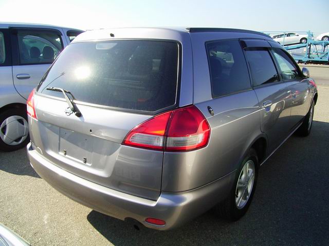 2001 Nissan Wingroad Photos