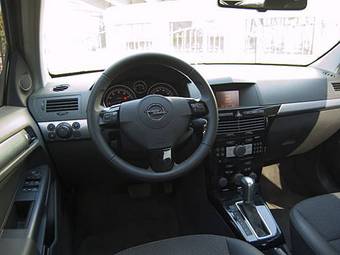 2008 Opel Astra Pictures