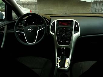 2010 Opel Astra Photos