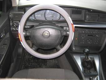 1999 Opel Omega Images