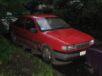 1990 Opel Vectra Photos