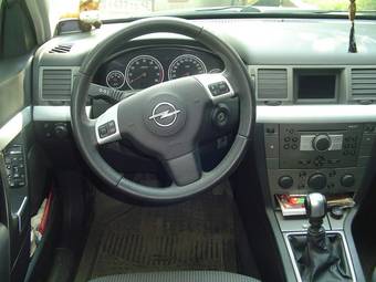 2004 Opel Vectra Photos