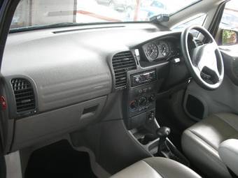 2004 Opel Zafira Images