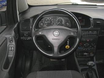 2004 Opel Zafira Pictures