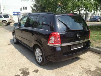 2010 Opel Zafira Photos