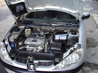 2004 Peugeot 206 Images