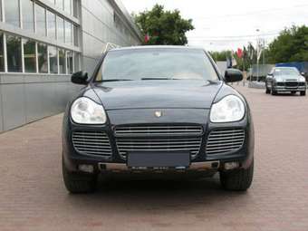 2003 Porsche Cayenne Pictures