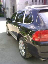 2003 Porsche Cayenne Pictures