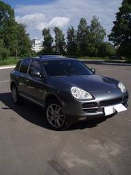 2003 Porsche Cayenne Photos