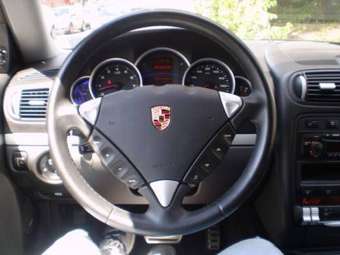 2005 Porsche Cayenne Pictures