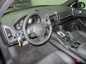 2011 Porsche Cayenne Pictures
