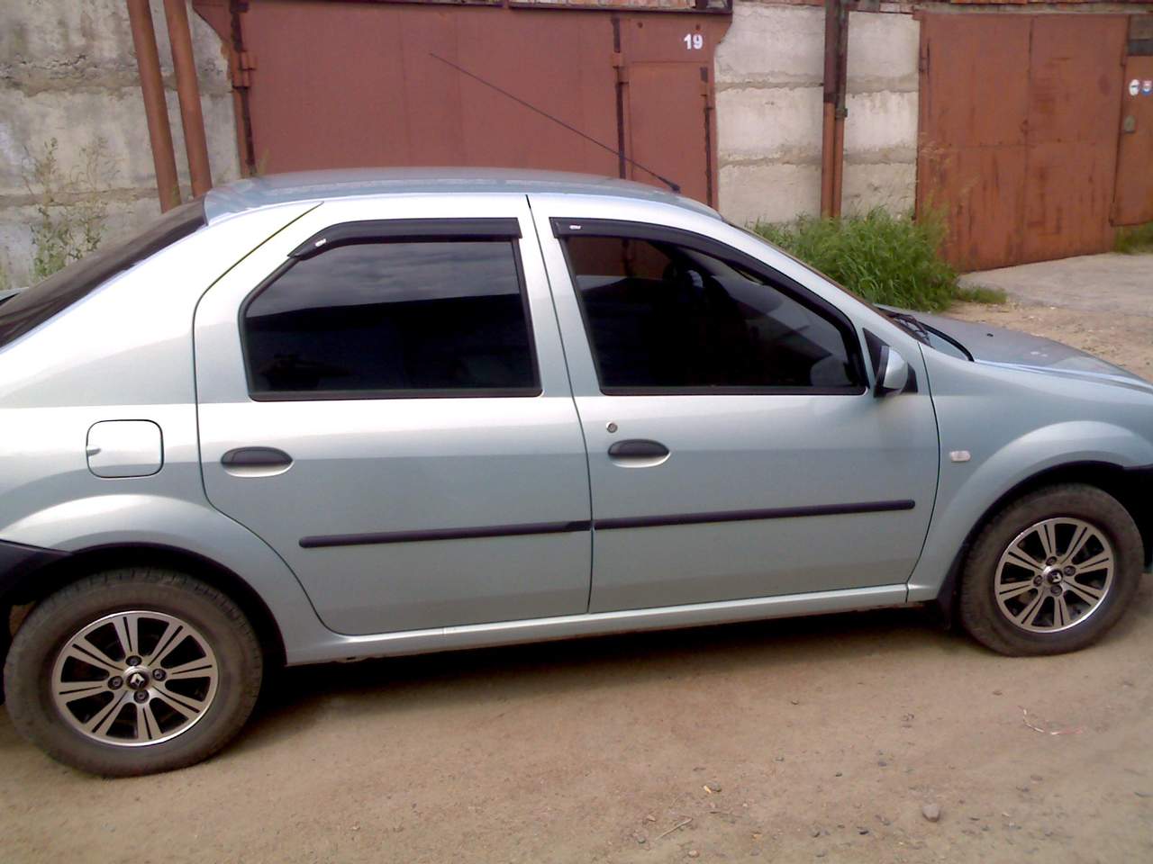 Renault logan 2008 года